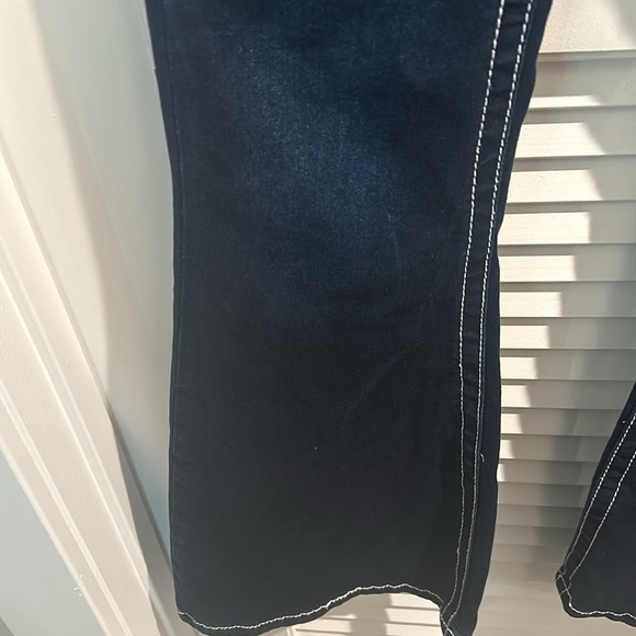 NWT Bamboo Super Soft Flare Legs Blue Jeans with Flap Jeweled Back Pockets - 11 - Picture 5 of 9